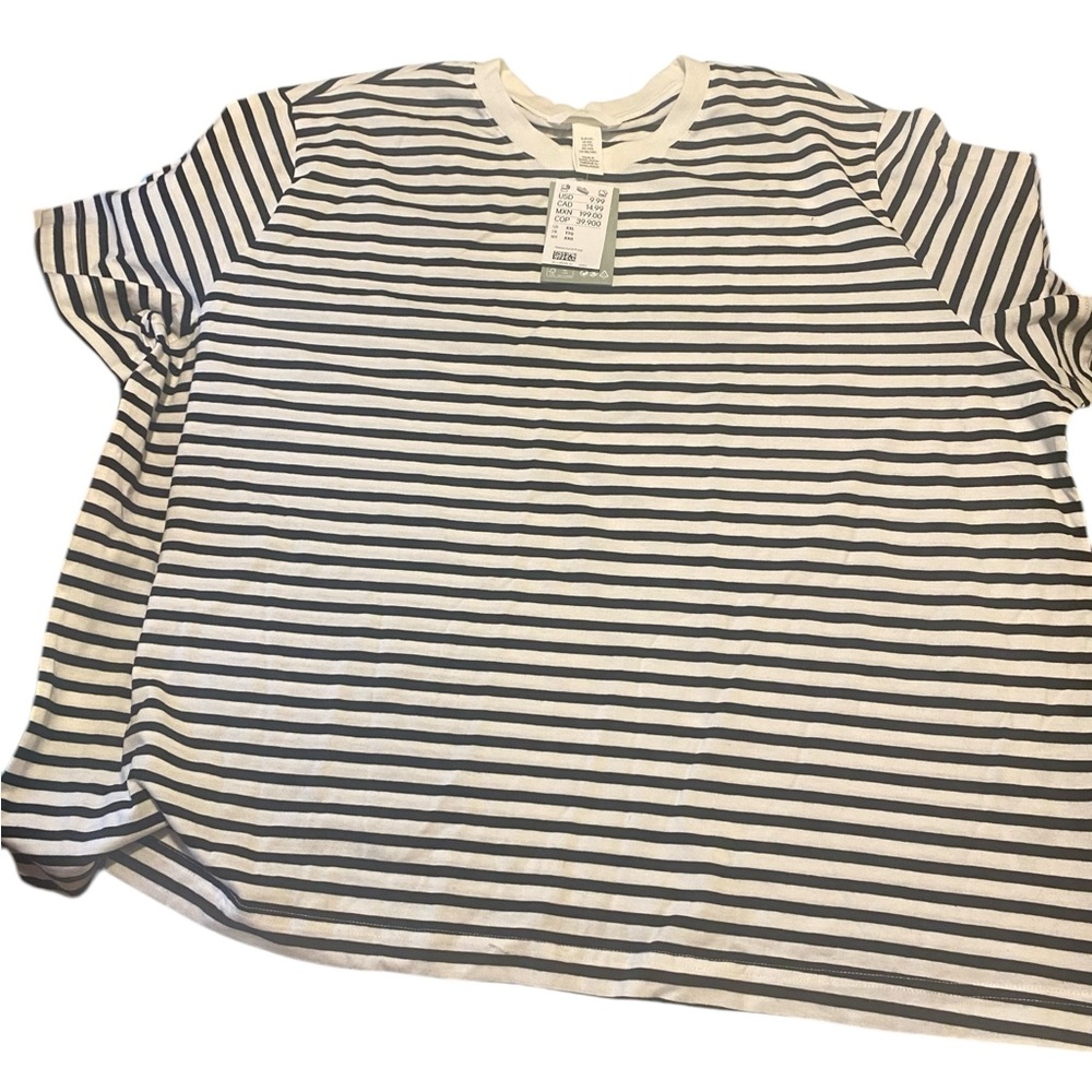 Plus size H & M navy and white striped T shirt xxl nwt’s nice quality weight